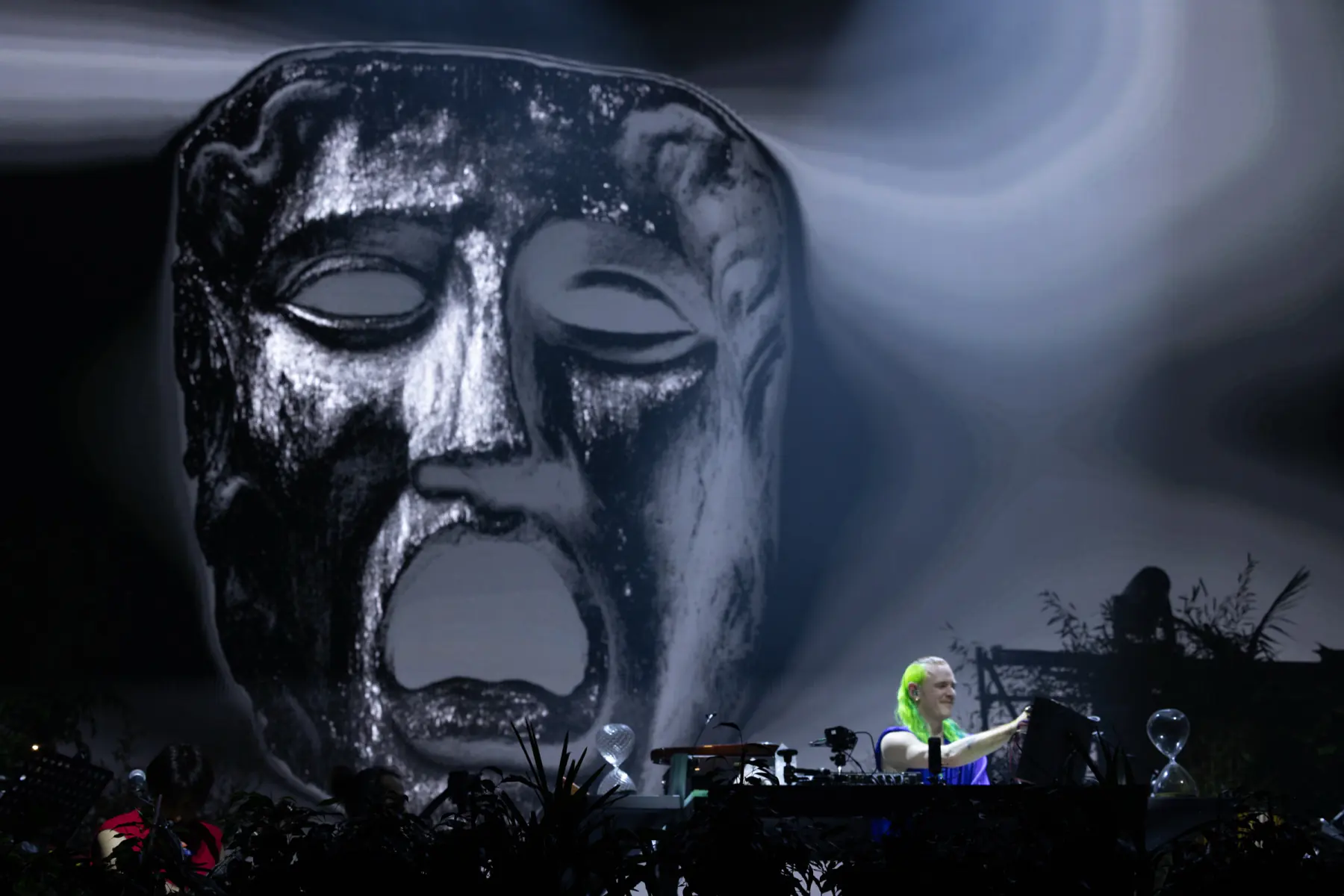 Mace concert, a giant mask on screen